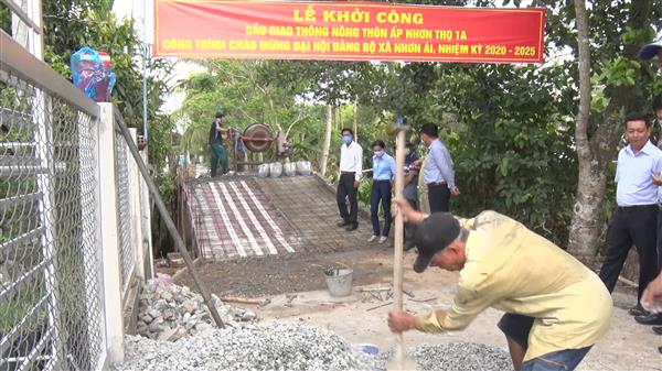 Xây dựng cầu Ông Tà, ấp Nhơn Thọ 1A, công trình chào mừng Đại hội Đảng bộ xã Nhơn Ái, nhiệm kỳ 2020 – 2025.