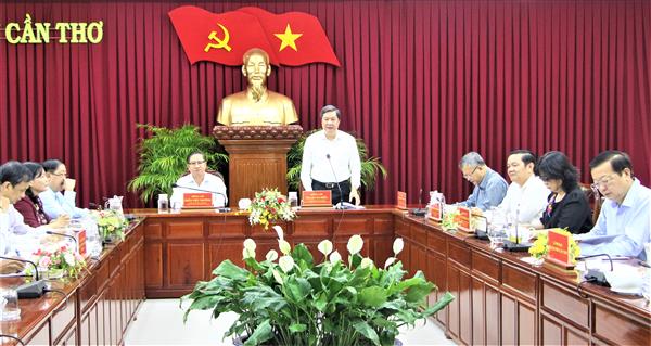 Đồng chí Phạm Văn Hiểu, Phó Bí thư Thường trực Thành ủy, Chủ tịch HĐND thành phố phát biểu chỉ đạo hội nghị.