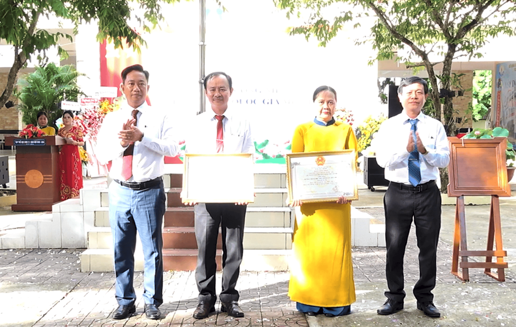 Description: C:\Users\ADMIN\Desktop\Hinh 1.png Description: C:\Users\ADMIN\Desktop\Hinh 1.png