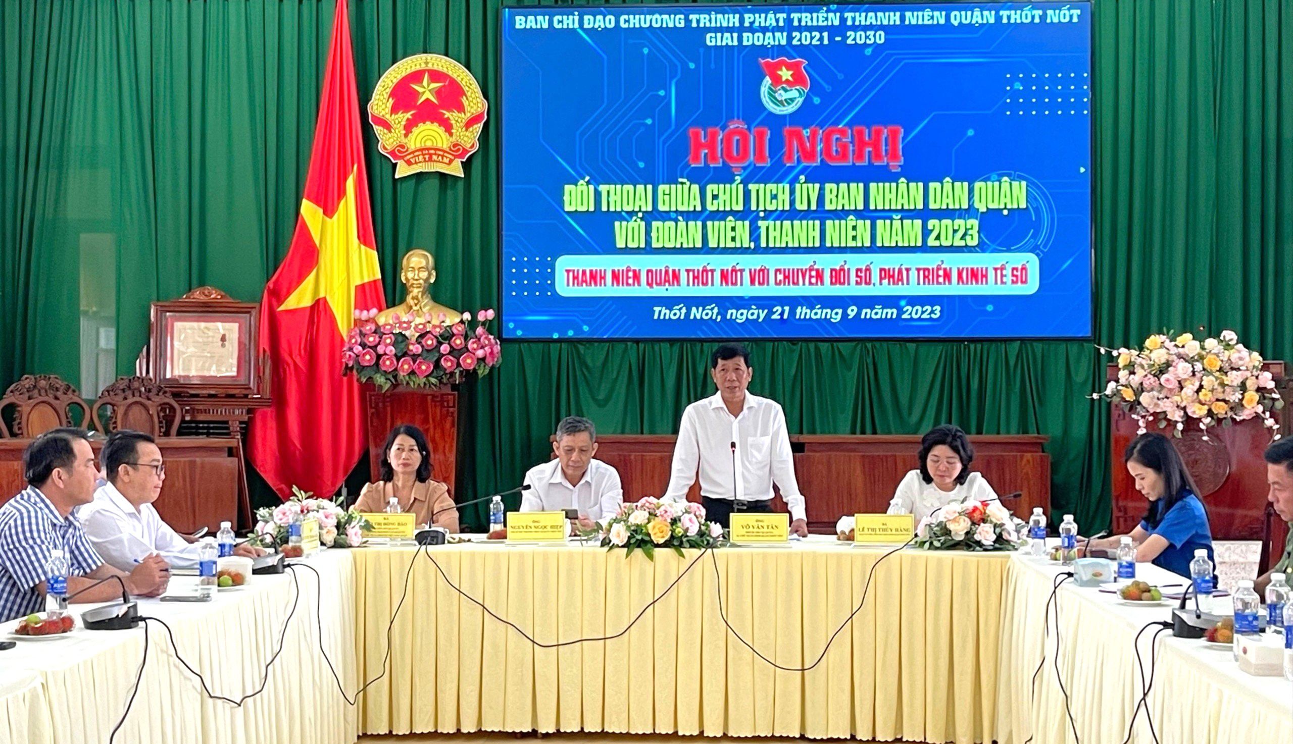 Description: C:\Users\Tan Vinh\Desktop\z4713923061943_2aa88e66149ef722299ca7ef484f0328.jpg